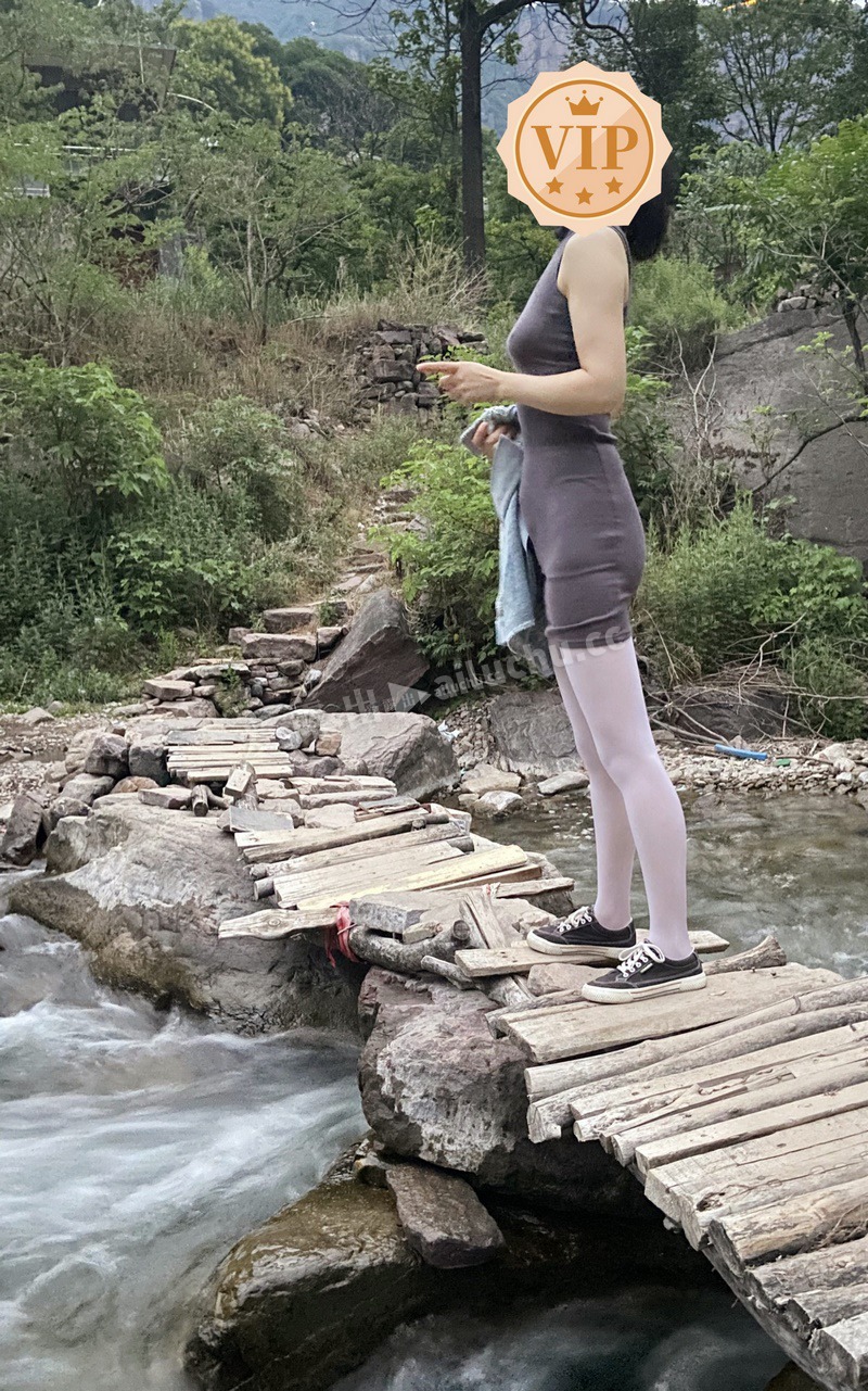 164715poaz19p2aug195hu.jpg